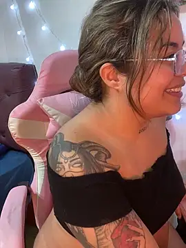 Chat +18 de Lindalatina2001 ao vivo