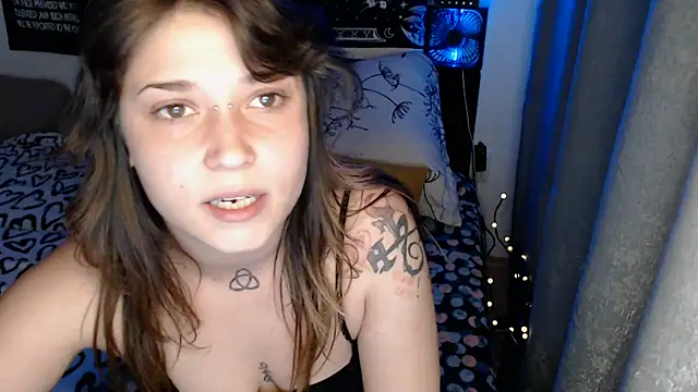 AlienforTwenty Live XXX Chat