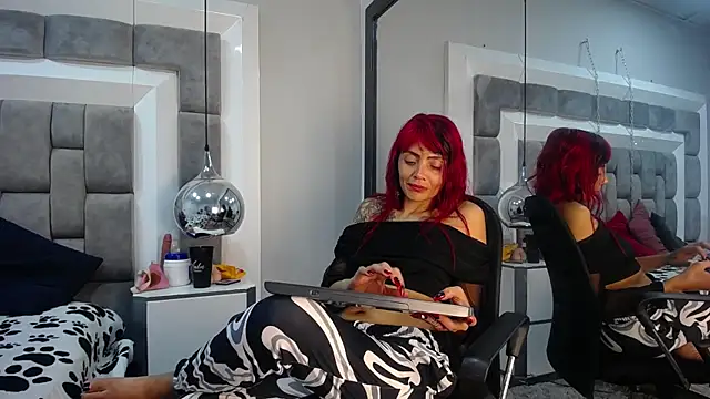 Lucie_Red Live XXX-Chat