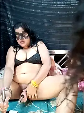 Naughty_Kayra 现场XXX聊天