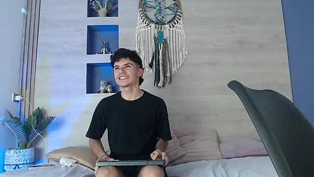Logan_Steel Adlı Modelin Canlı XXX Sohbeti