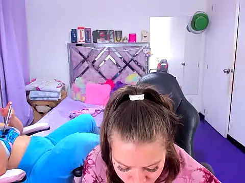 Luna_Analya élő XXX-chatje