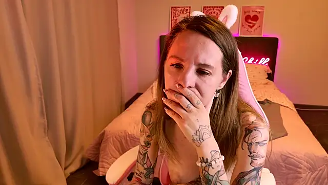 Chat +18 de MiaGraham1 ao vivo