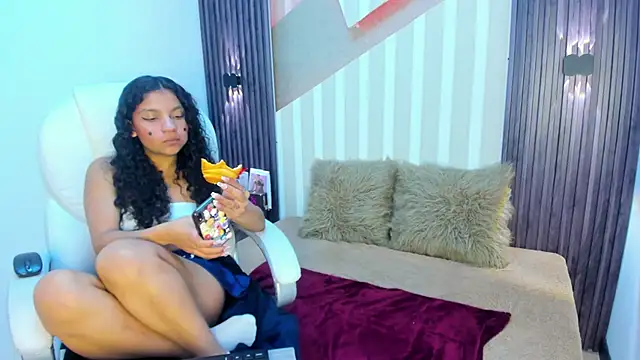 צ'אט XXX בשידור חי של LittleeStar