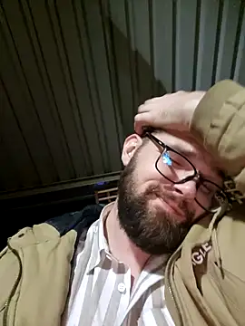 Chat +18 de BeardedCubZA ao vivo