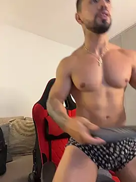 Ezzio_Scolaro Live XXX-Chat