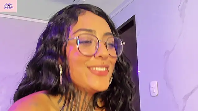 Chat +18 de Lovely_celeste ao vivo