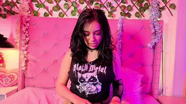 Chat XXX en directo de Kira-Berry