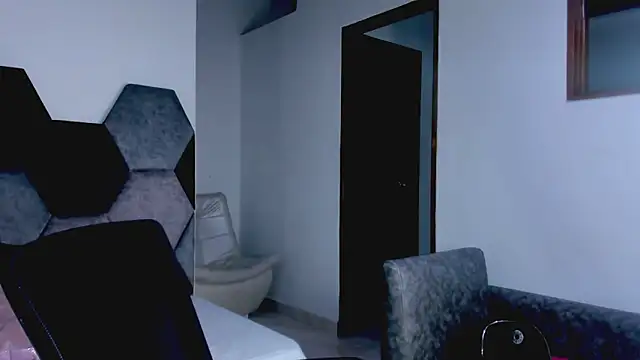MikaelaStone Live XXX-chat