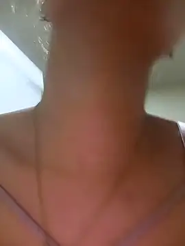 Sweet_Innocence_ élő XXX-chatje