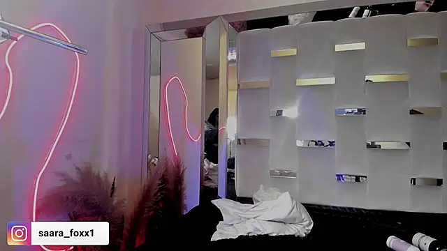 Chatroom XXX en direct de Sara_Foxx1