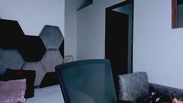 MikaelaStone Live XXX-chat
