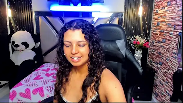 Tiffany_Ruubi Adlı Modelin Canlı XXX Sohbeti