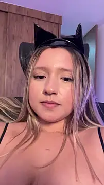 MiaPetit_ Chat XXX in diretta
