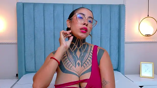 צ'אט XXX בשידור חי של NicoleBlum