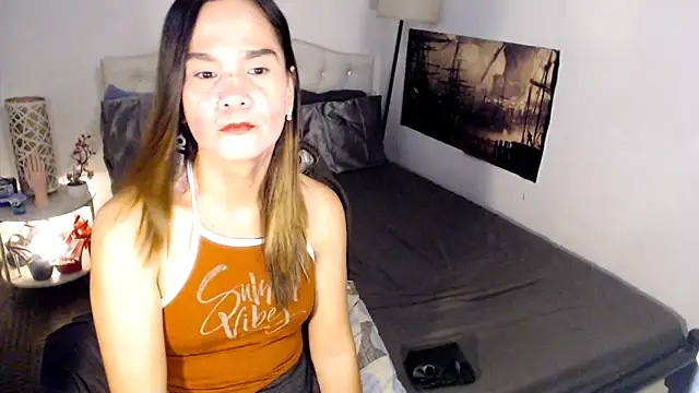 NinaDOM4CUM élő XXX-chatje