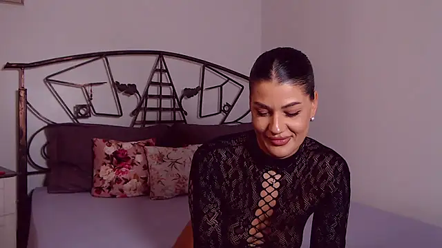 YvonneEverlee's Live XXX Chat