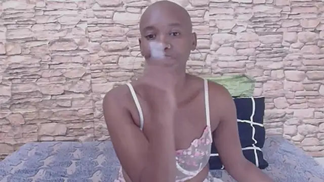 EbonyOlive69 élő XXX-chatje