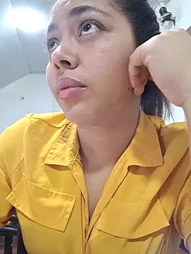 Yelii_ Adlı Modelin Canlı XXX Sohbeti
