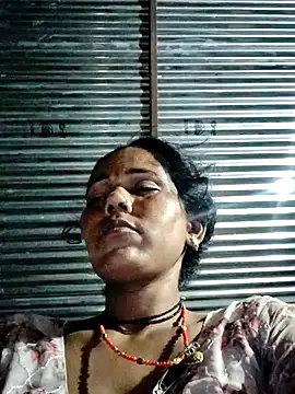 Pooja750 Show in webcam