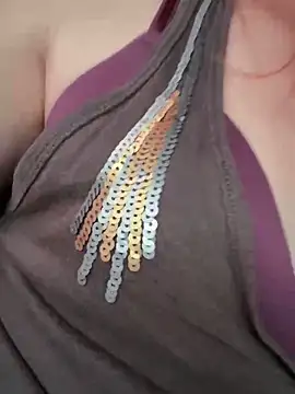 Chat XXX en directo de GoldenFlameGoddess