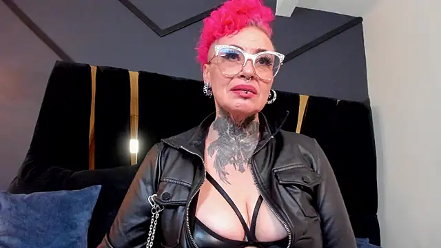 XXX chat uživo modela mistress_sandy