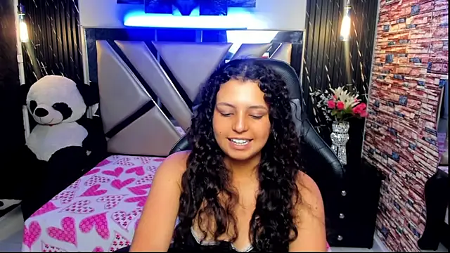 Tiffany_Ruubi Adlı Modelin Canlı XXX Sohbeti