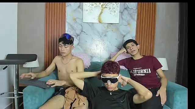Chatroom XXX en direct de AVENGER_BOYS2026