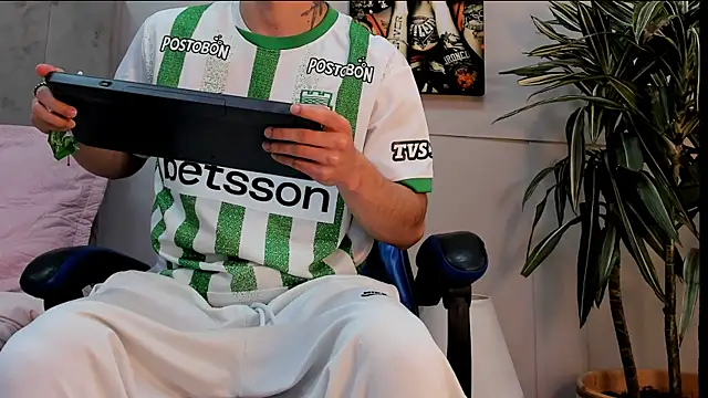 roan_birkin élő XXX-chatje