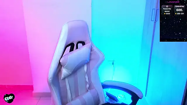 Saskyaa Live XXX Chat