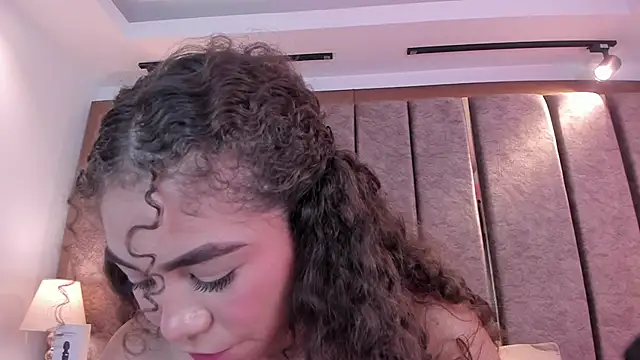 CamilaCastillo Adlı Modelin Canlı XXX Sohbeti