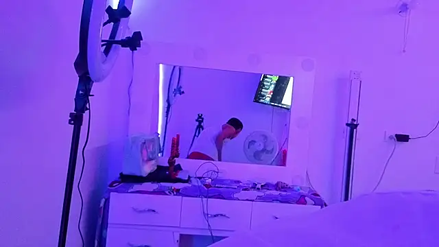 Show modela 777_camilo na web-kameri
