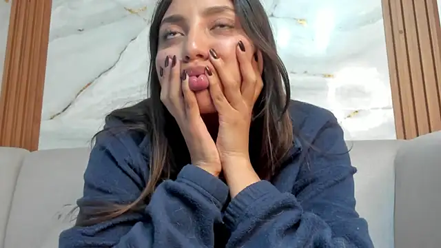 Chatroom XXX en direct de LilyGarcia