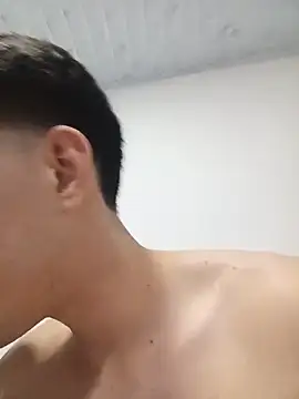3hornys-straights' Live XXX Chat