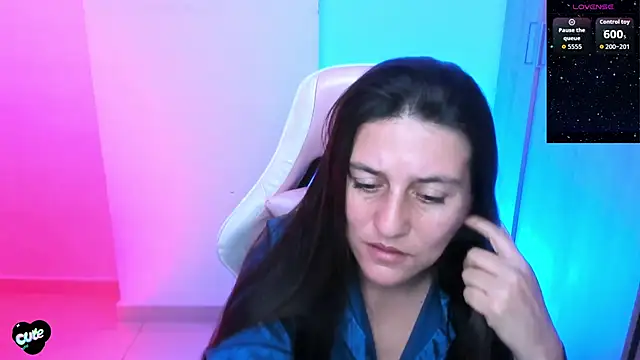 Saskyaa élő XXX-chatje