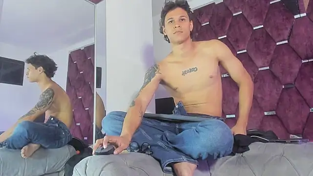 TonyBenedetti's Live XXX Chat