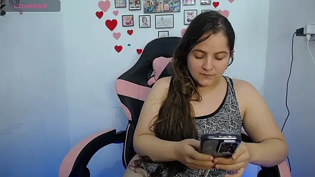 Chat +18 de Kloe_Gianna ao vivo