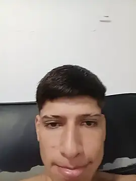 3hornys-straights' Live XXX Chat