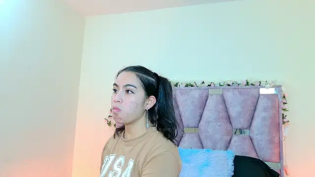 iris_mandarinne_ Adlı Modelin Canlı XXX Sohbeti