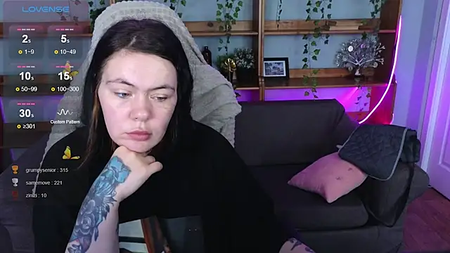 QwertyAnnie_Lbo: онлайн-секс-чат