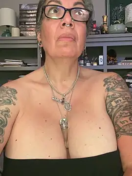 Chat +18 de dieseldame1313 ao vivo