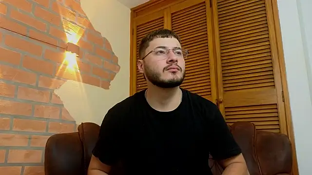 Brandon_01 Adlı Modelin Canlı XXX Sohbeti