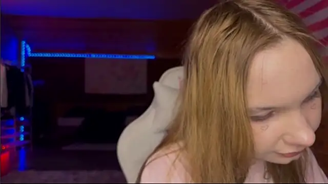 XXX chat uživo modela OpheliaVoss