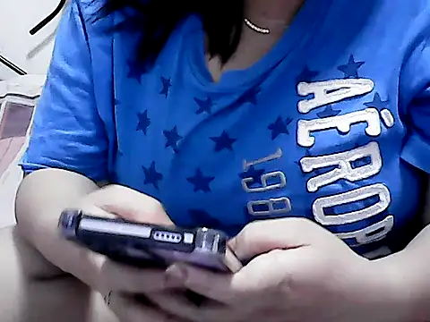 Chatroom XXX en direct de HornyPussie69