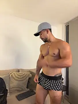Chat +18 de Ezzio_Scolaro ao vivo