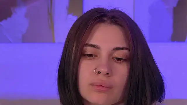 دردشة AdrianaToress الجنسية المباشرة