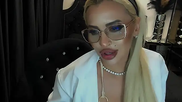 LovelyBlondyxx 现场XXX聊天