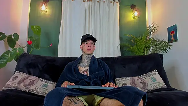 Онлайн чат XXX Aron_ford