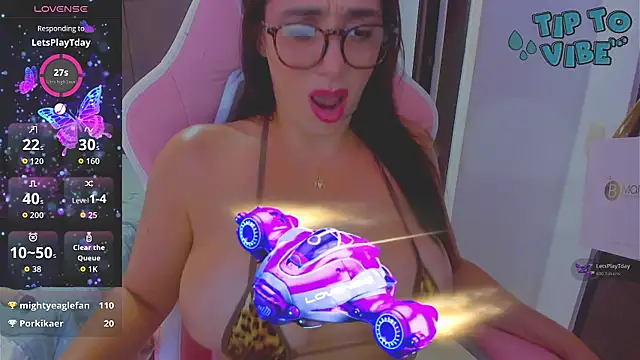 hugetits90xxx – Naživo XXX chat
