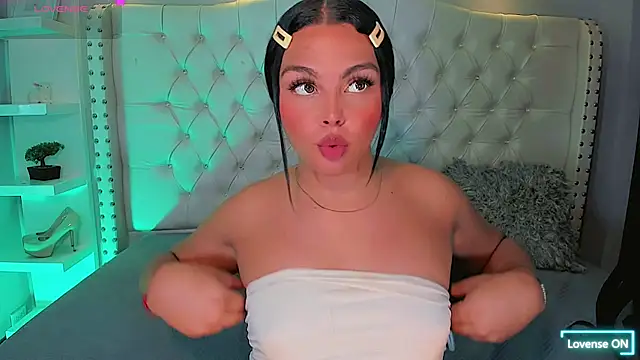 Maia_Hotts' Live XXX Chat